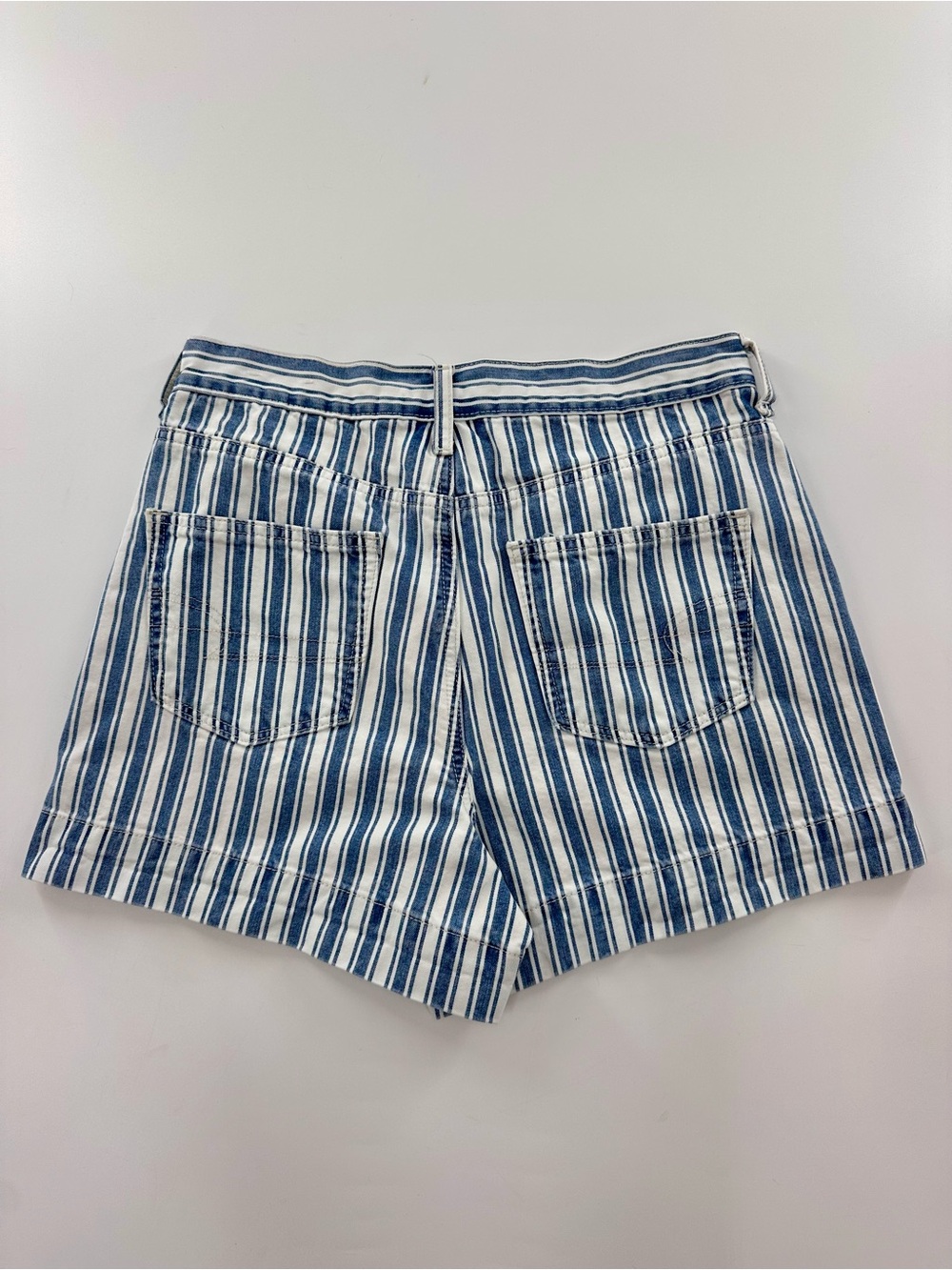 American Eagle Striped Denim High Rise Mom Short Size 4 - Picture 5 of 6